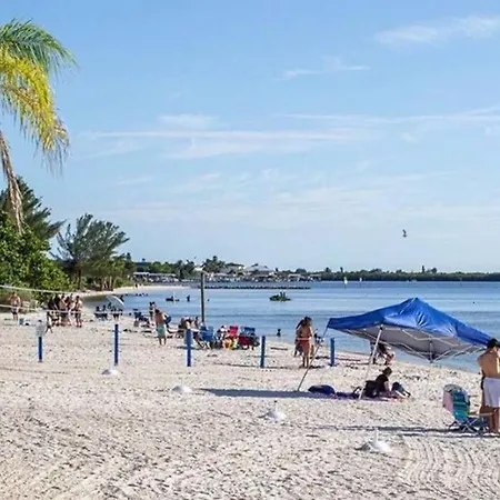 Bay View, Studio206, Beach Steps Away! Pool+Wifi Ruskin Exterior photo