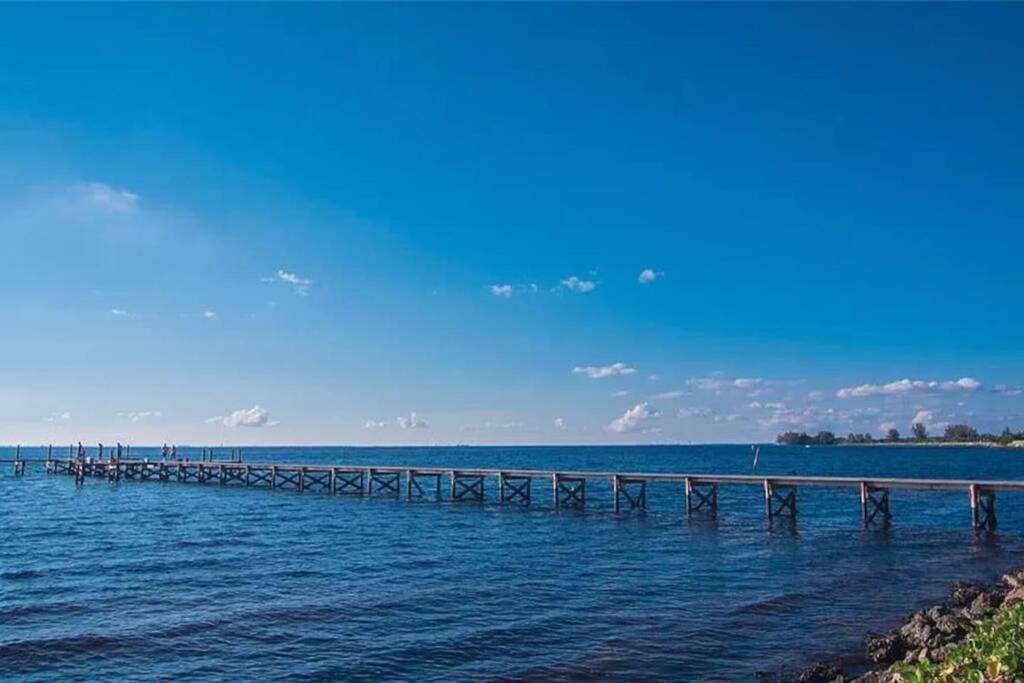 Bay View, Studio206, Steps Away! Pool+wifi Apartment